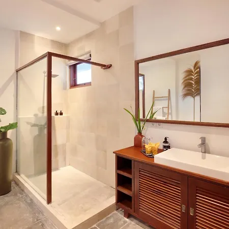 You Think You Know Canggu - Think Again! Stunning Large Luxxe 7Bed Villa Exterior photo